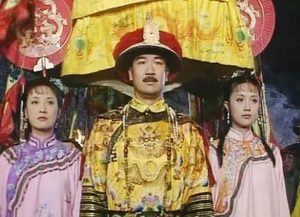 上联:“除夕月无光,点数盏灯,为乾坤增色”,书童的下联绝了