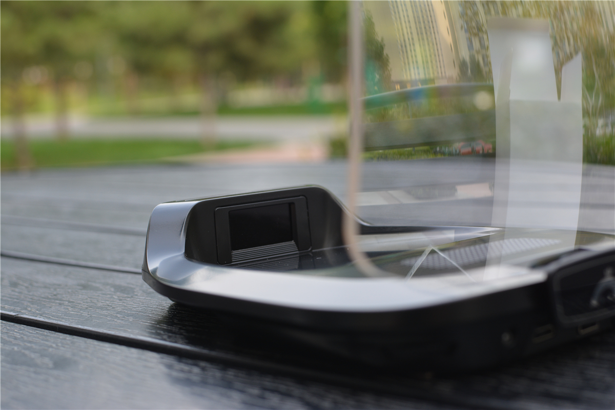 自从上过小米众筹,车萝卜又出新品,彩屏HUD真香