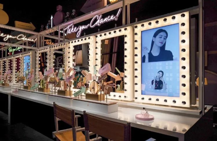 去看香奈儿香水展,感知香奈儿香水展2021展览图片