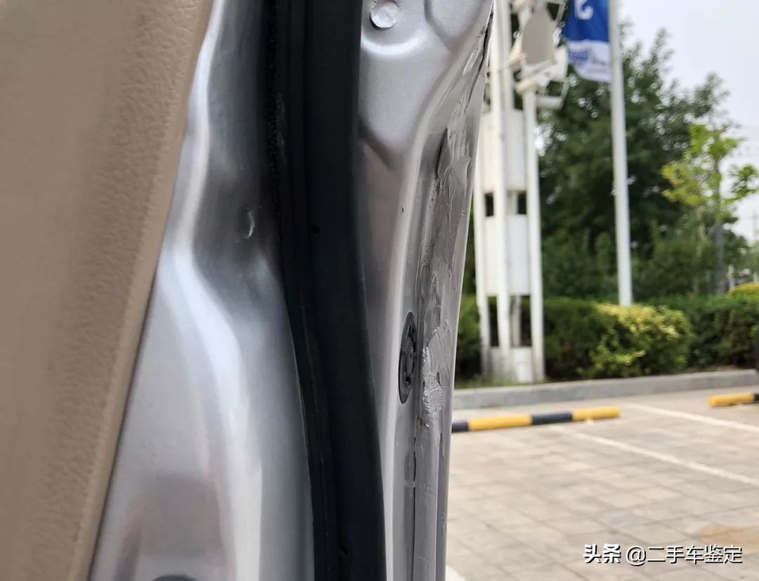 花冠车门上的三角板怎么拆,花冠车门内饰板怎么拆视频