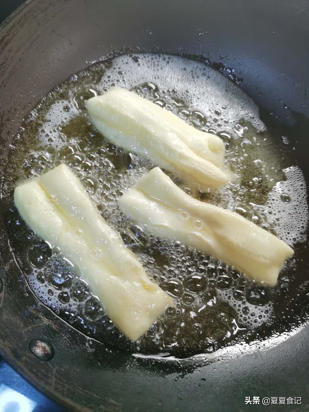 炸好的油条如何保持松软,在家炸油条怎样使油条更蓬松