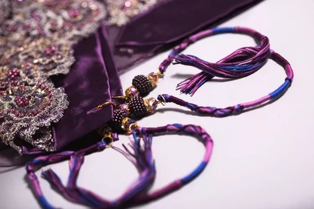 流苏最火爆款洋气女款,最近流行流苏的丝绒上衣