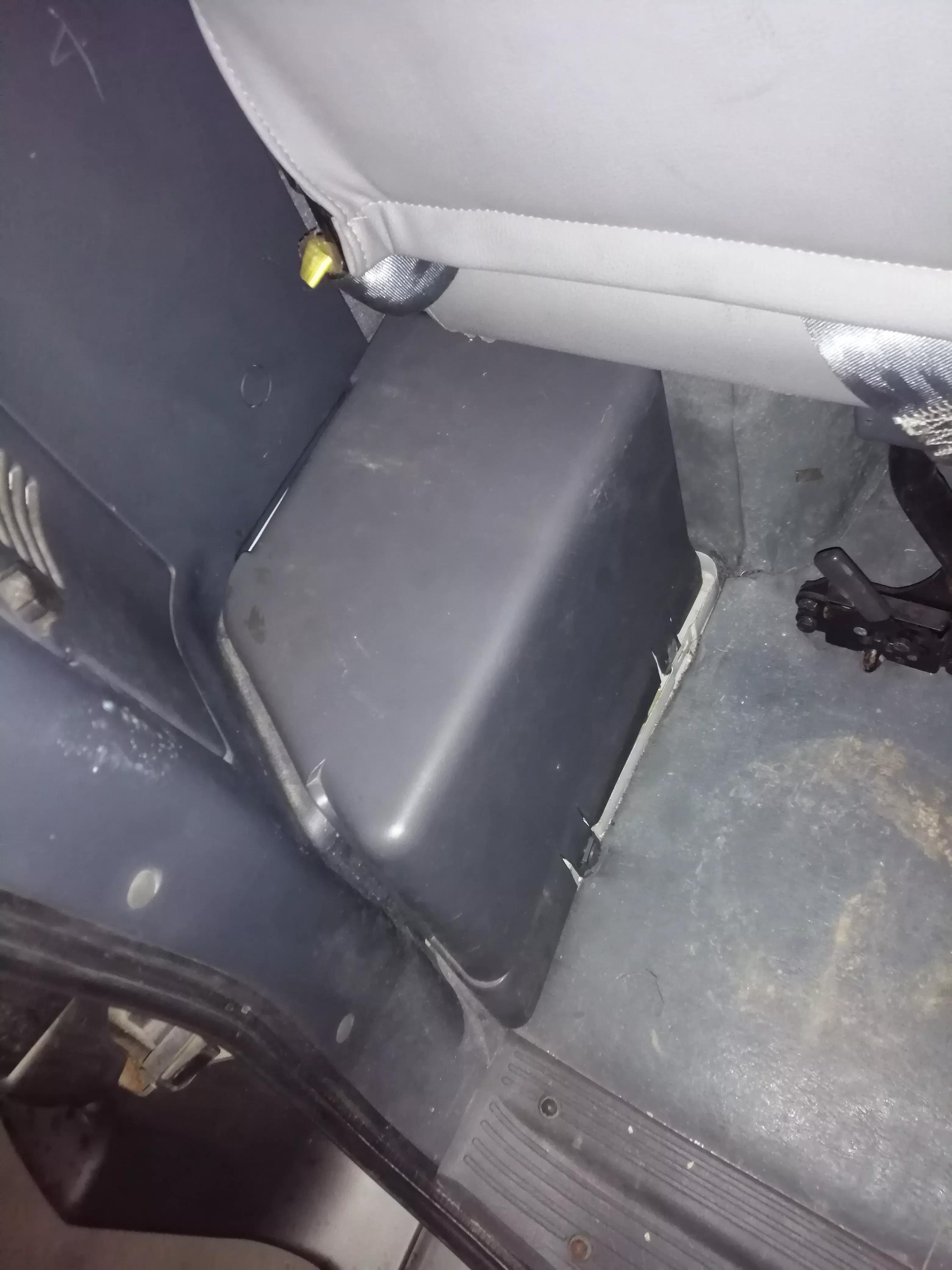 13岁开奔驰小车,车龄超20年的奔驰面包车