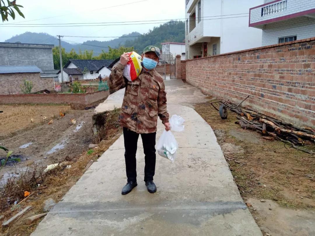 社区党支部书记在战役中的坚守,麻双村书记