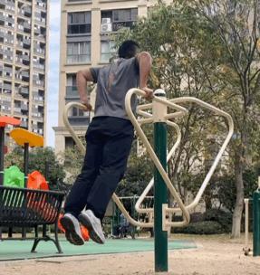 小区（户外）最常见的12款健身器材，看下你能玩转几个？