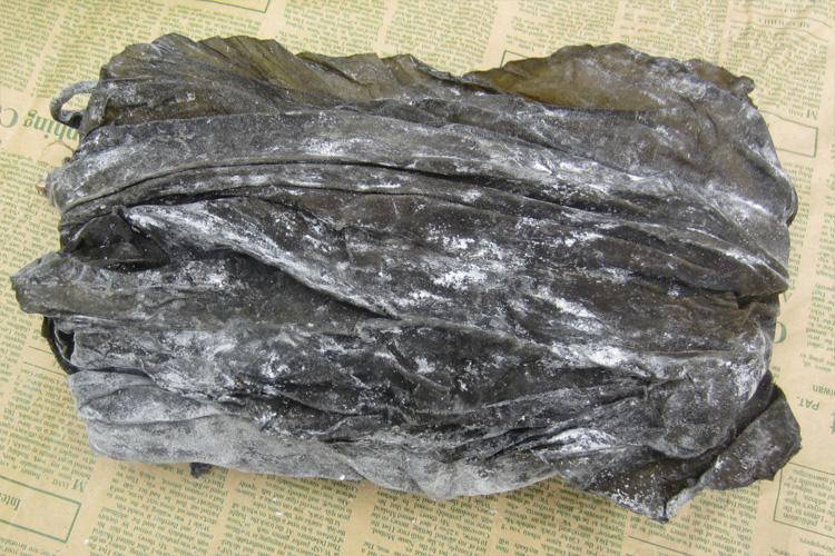 海带表面的白色是霉变了吗,海带上的白霜与霉有什么区别