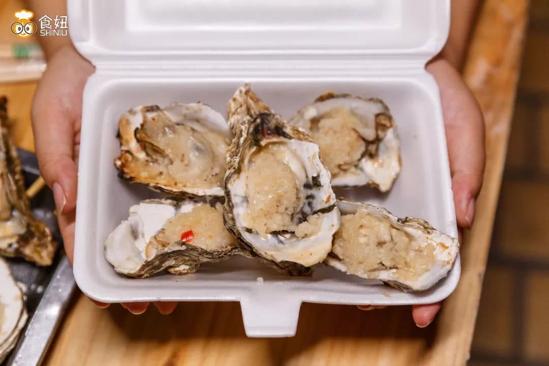 游击队吃生蚝视频,游击队烤生蚝