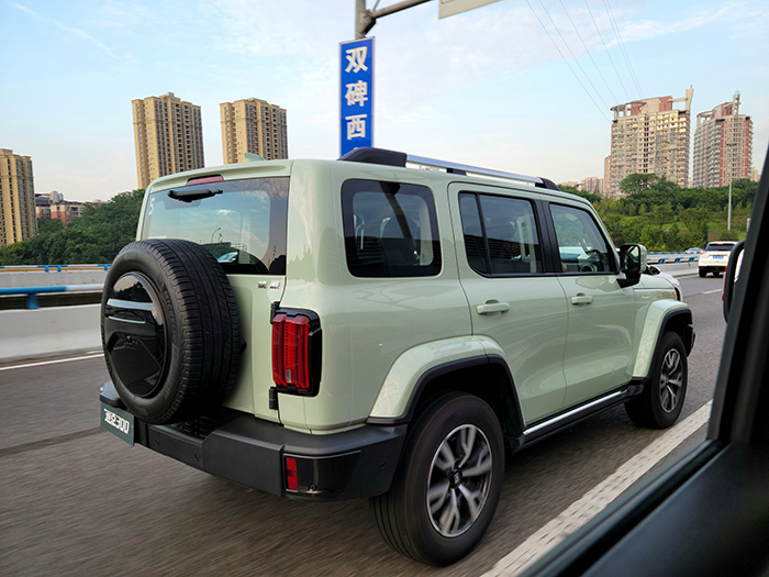 坦克300四驱suv实地越野路况表现,坦克300越野车穿越视频