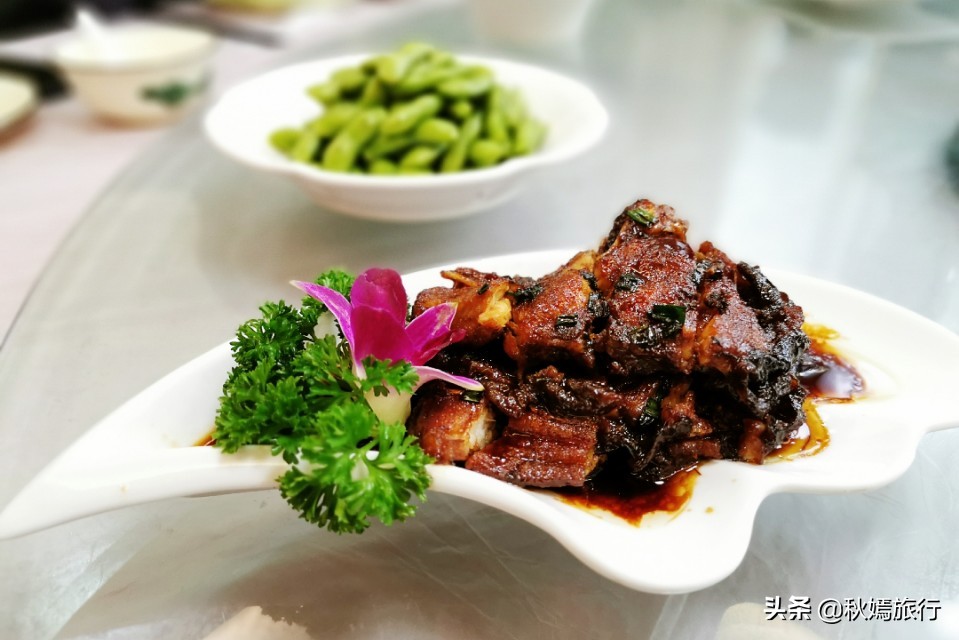 在常熟乡镇饭馆聚餐,12人20多道菜,菜肴酒水共1200元,值不值?