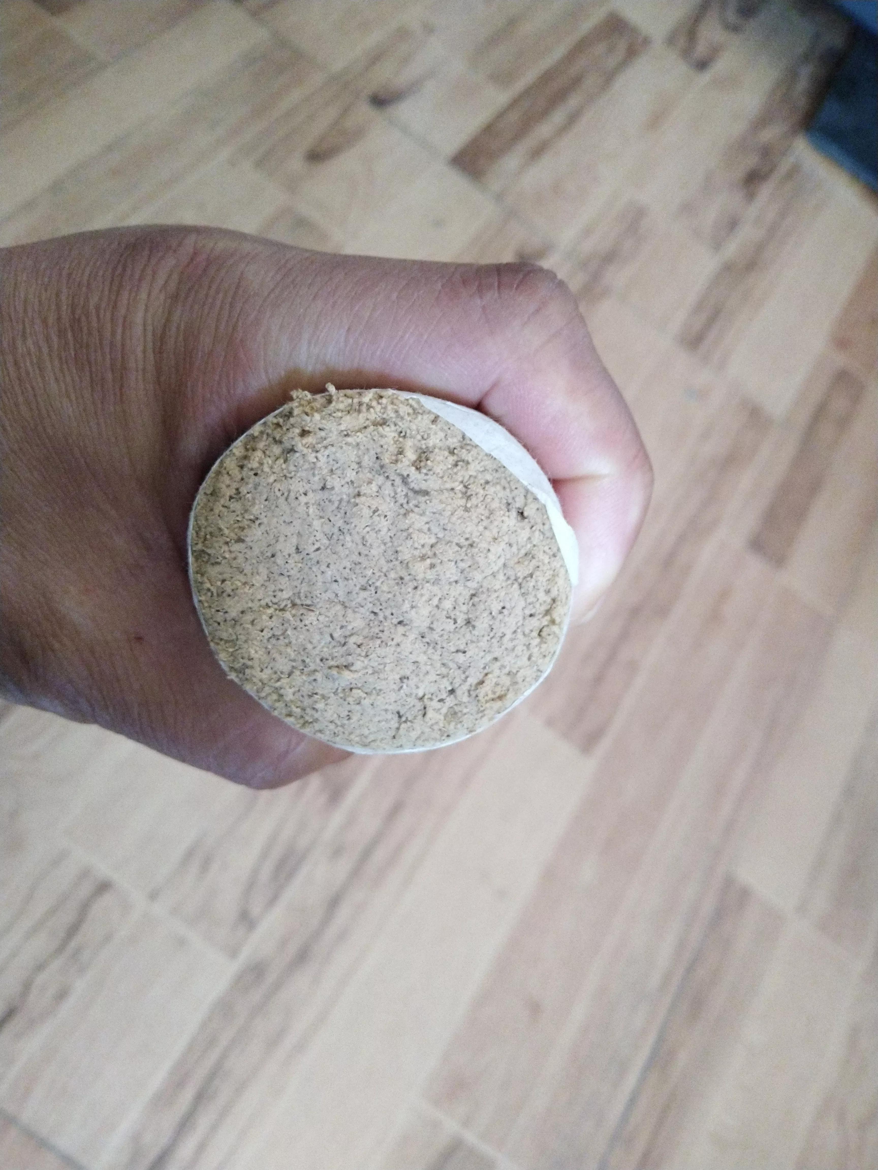 家里的艾叶真漂亮,自己做的艾条烧完是黑色