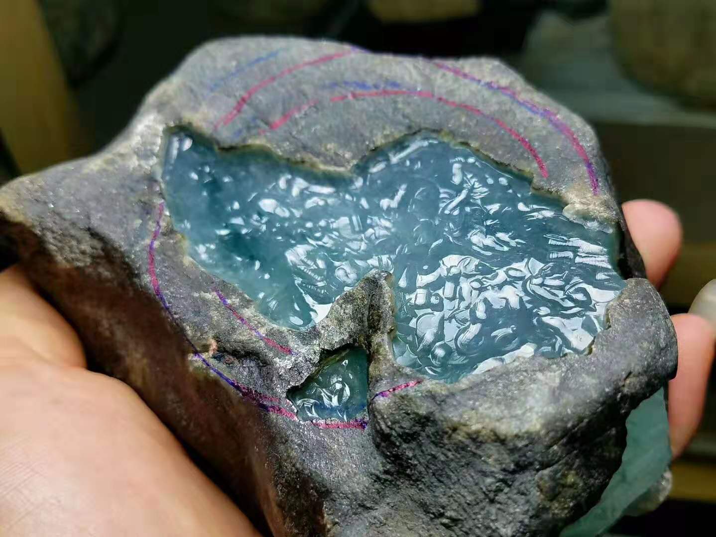 翡翠原石是根据什么开窗的,老缅翡翠原石交易