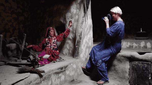 她拍了2000位美女，打*网破**红脸审美：这样的美人，流水线生产不出