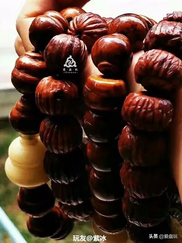 玩了五六百条手串,每天麒麟臂上班,这女子玩串牛气