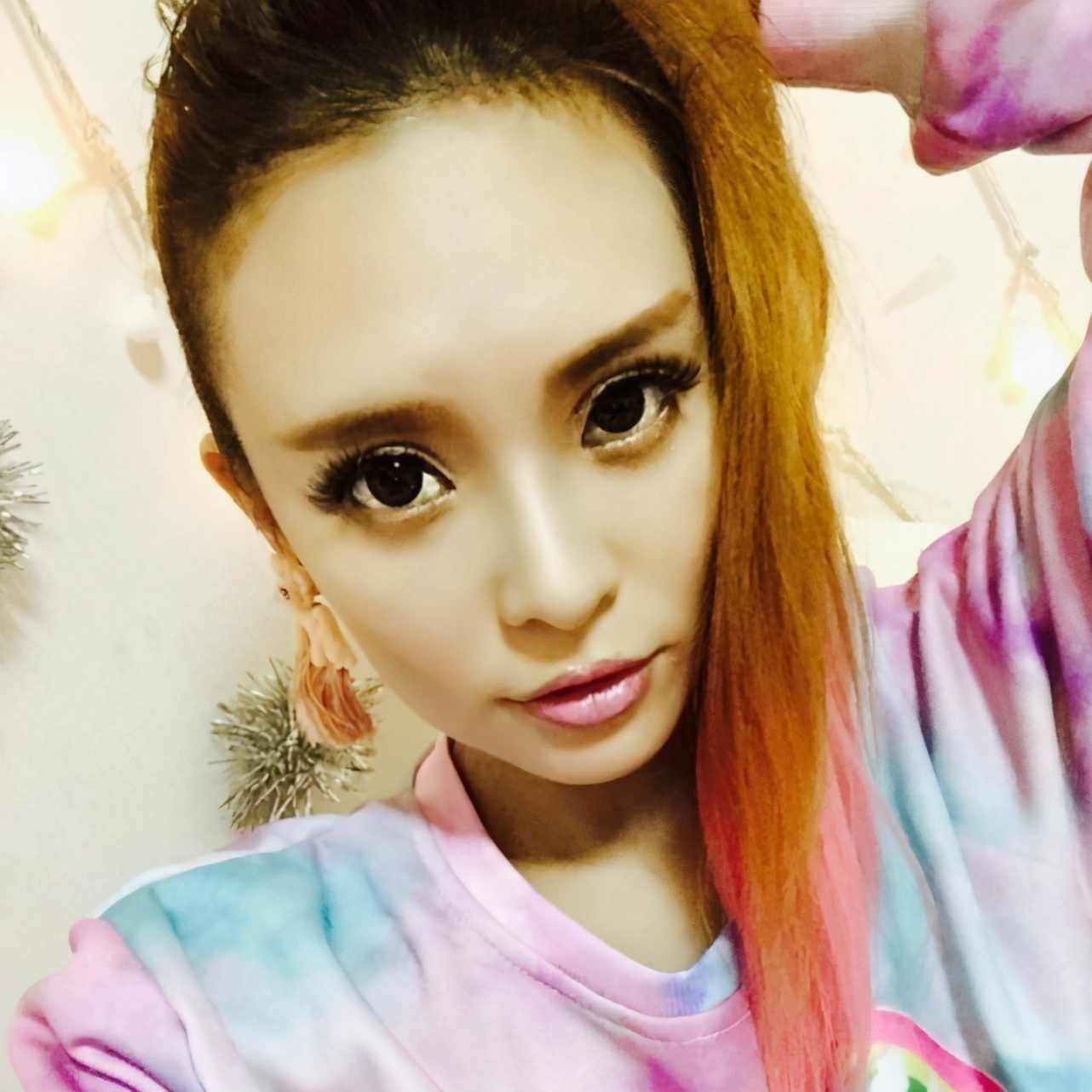 女星丁小芹卖假名牌包判刑两年半，年迈父母生活困难：我们完蛋了