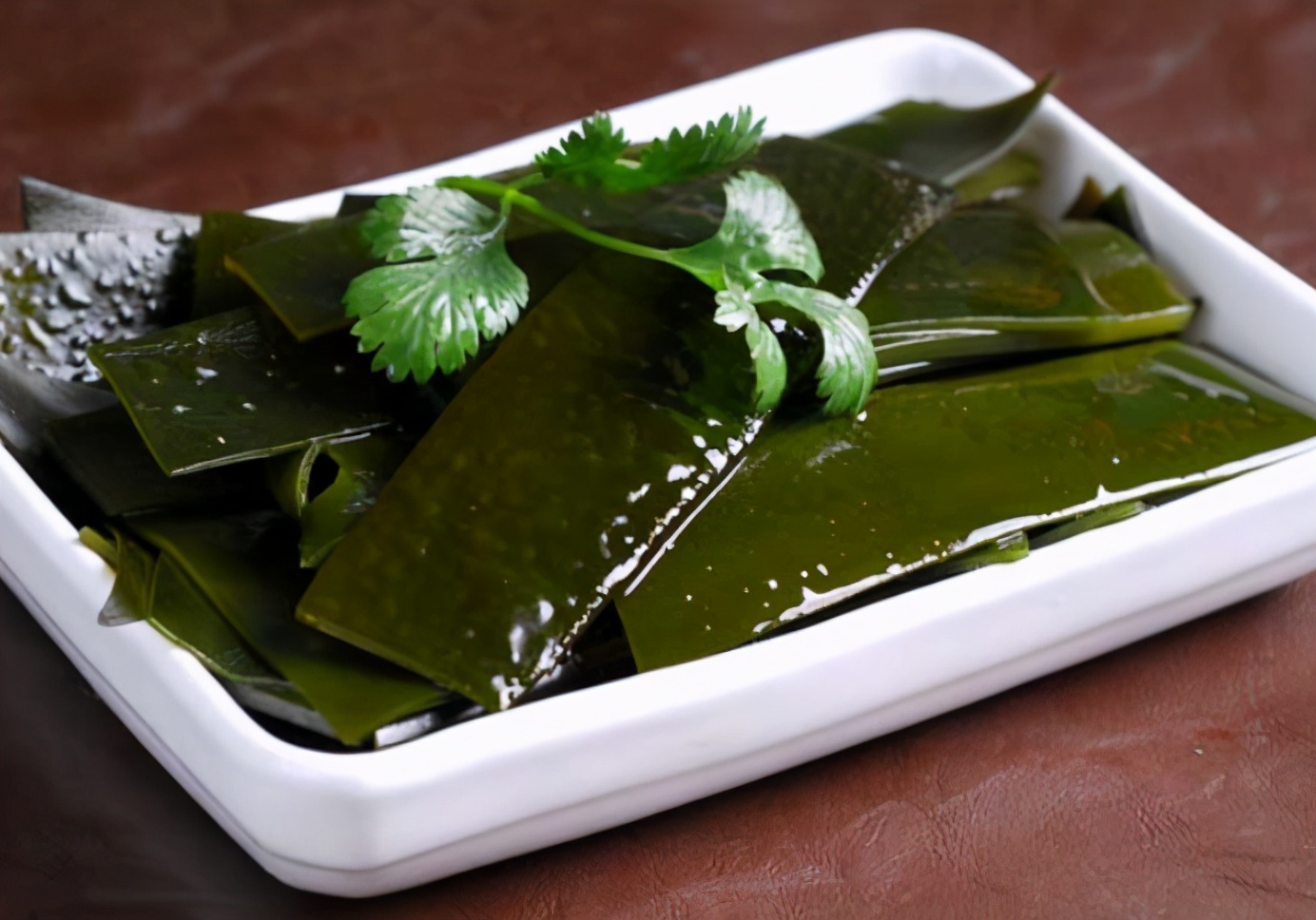 下巴和鼻翼白色的小粉刺,鼻子下巴白色粉刺