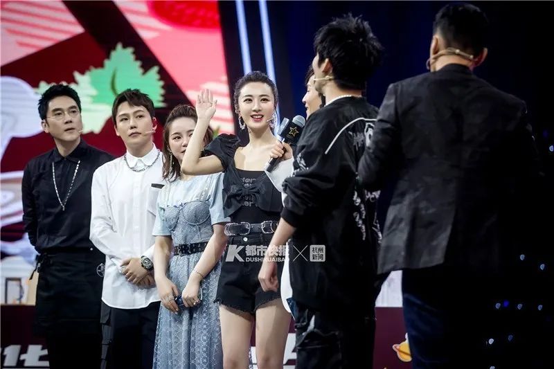 薇娅现在穿什么衣服,薇娅的穿搭