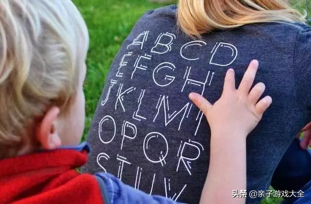 熊孩子在车上捣乱,自驾游路上遇到熊孩子怎么办