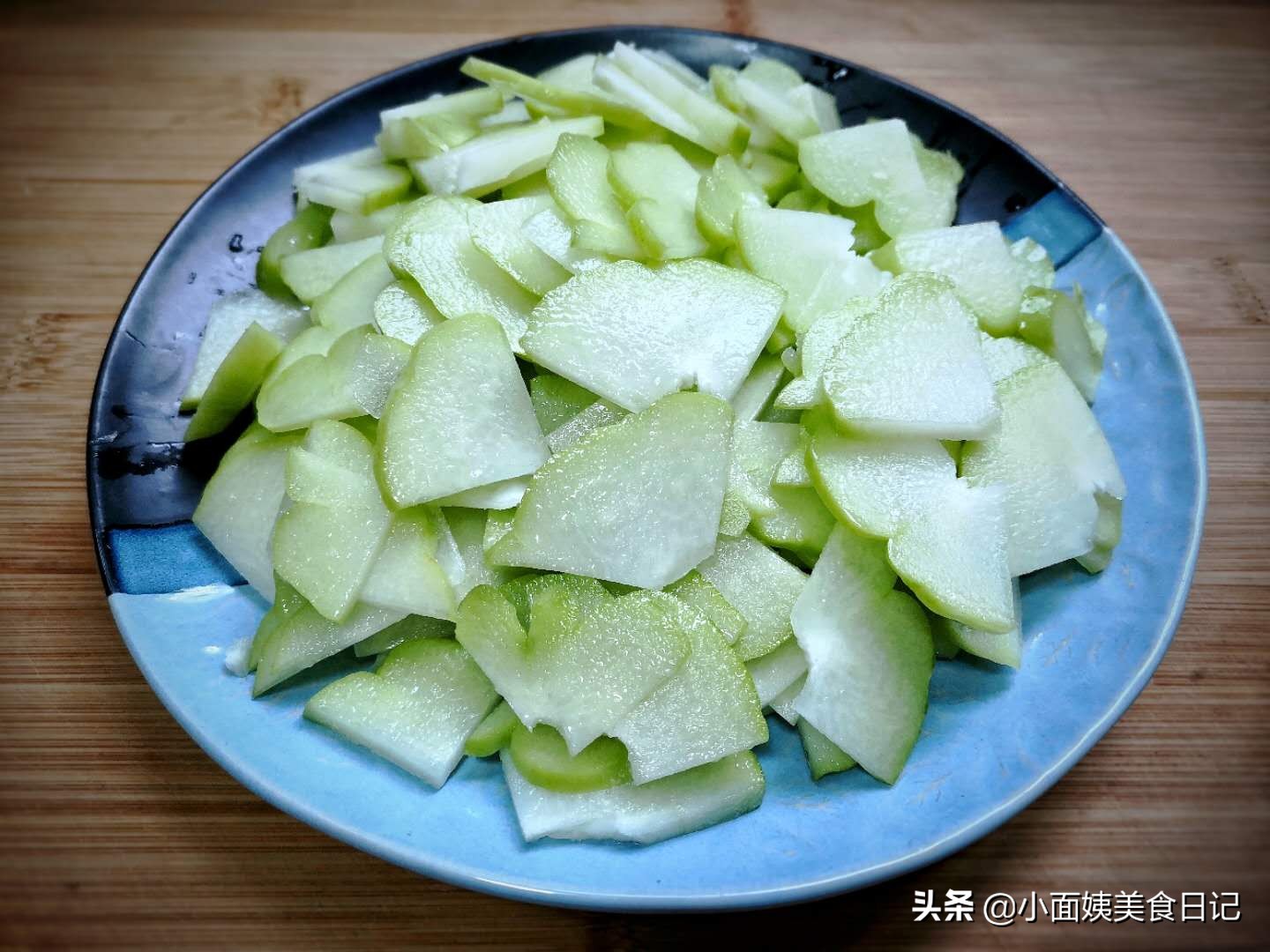 10月这个菜大量上市，我家经常买，炒鸡蛋特下饭，全家都爱吃