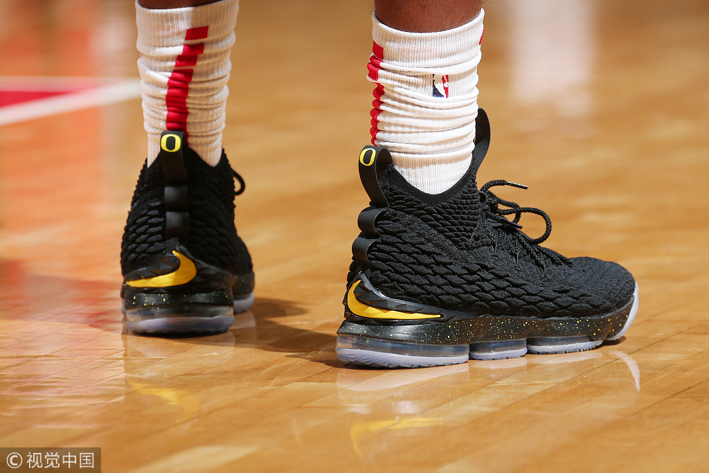 NBA今日球鞋精选:上脚两双联名款!火箭赢了,“鞋王”嗨了
