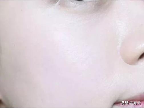 干皮、油皮、痘痘肌看过来！亲测不卡粉、不脱妆的粉底液指南！