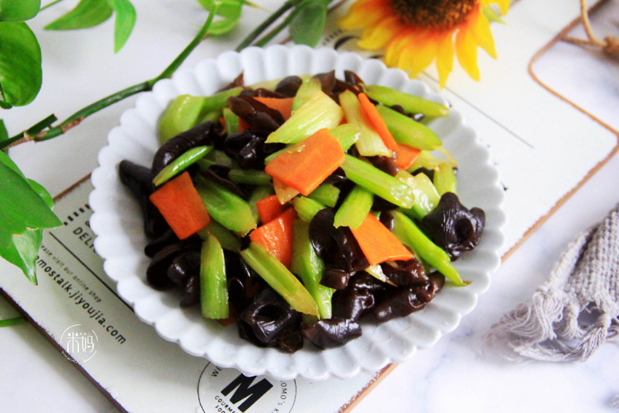 炒木耳老噼里啪啦响怎么避免,炒木耳噼里啪啦的是怎么回事