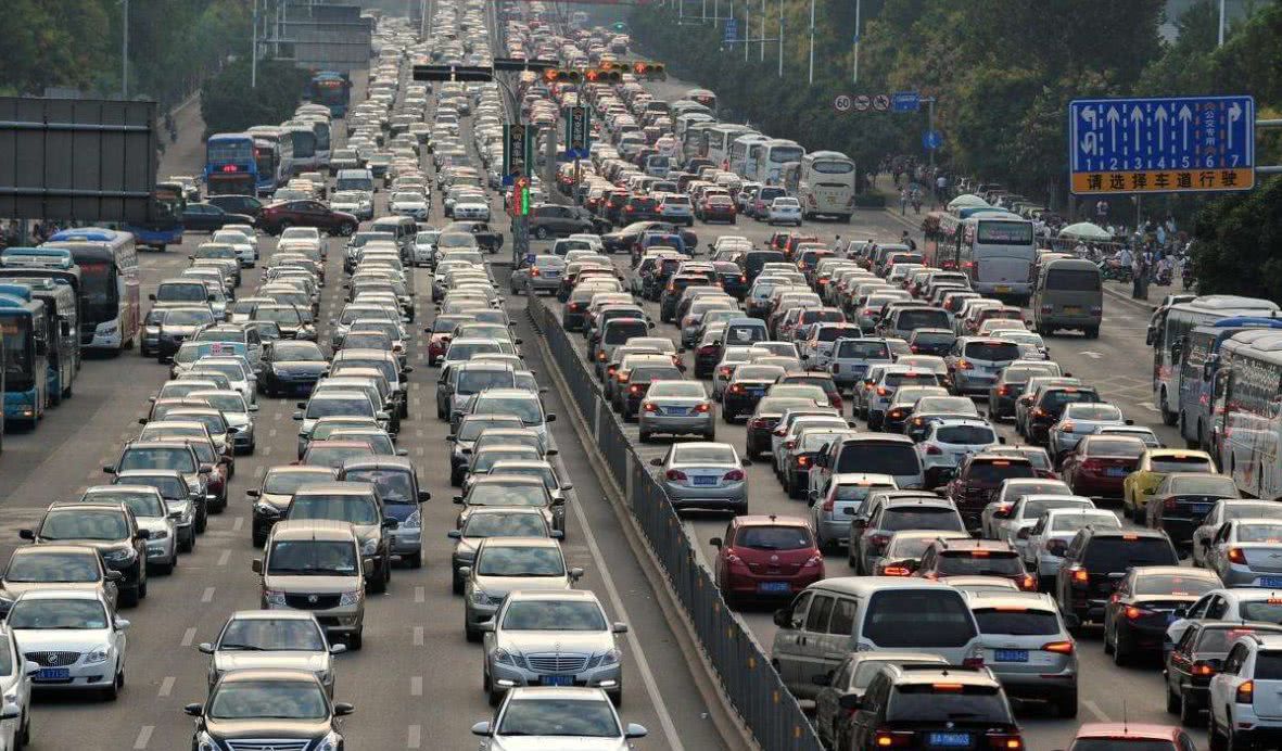 遇到开车插队的最佳解决方法,被恶意别车插队怎么举报