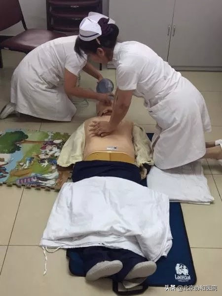 荆州95后护士救人,90后护士路边救人