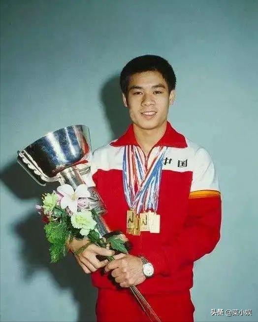 吴京回应抄袭鱿鱼游戏,对于吴京服装被指抄袭事件的点评