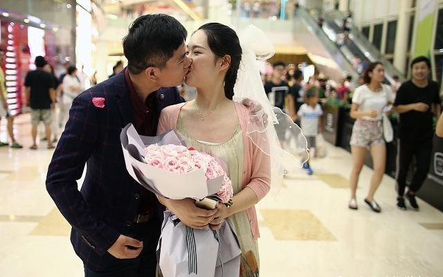 当你着急结婚而男友不同意时，做好这几点男友主动求婚！