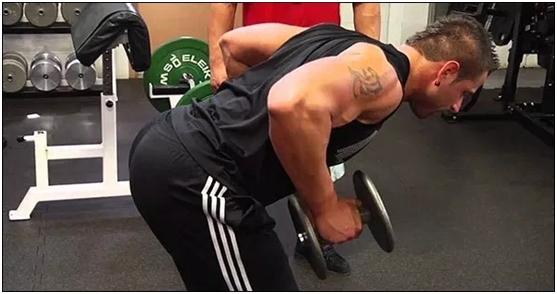 硬拉背不稳老是想弓腰,硬拉弓背腰反而不疼为什么