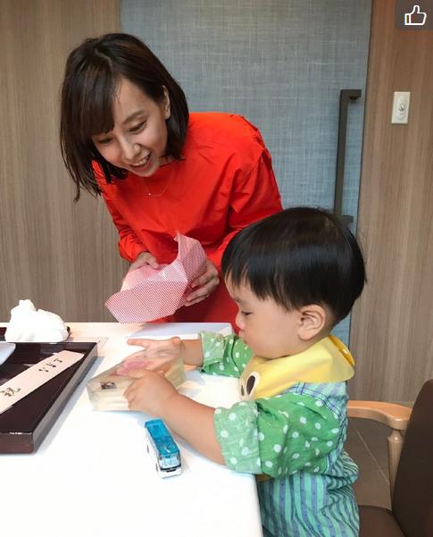 还记得当年的紫日吗,靳东拍了几次吻戏