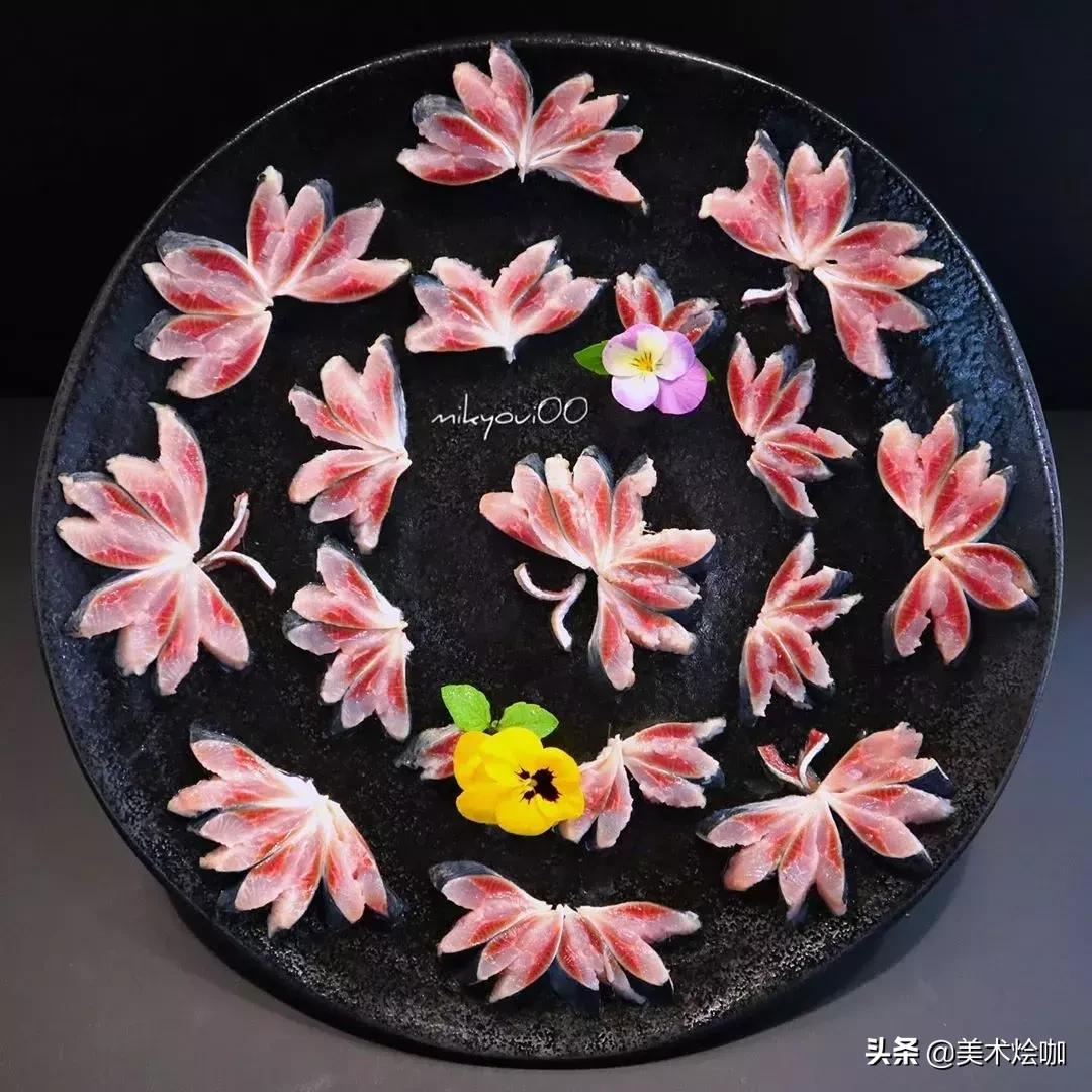 这是家里有矿吗,用三文鱼作画也能美到爆