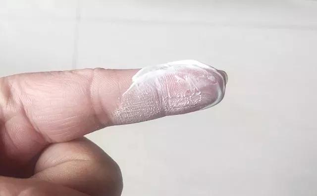 李佳琦给高晓松涂了口红，“美”得不像话？！不过牙齿是真的白