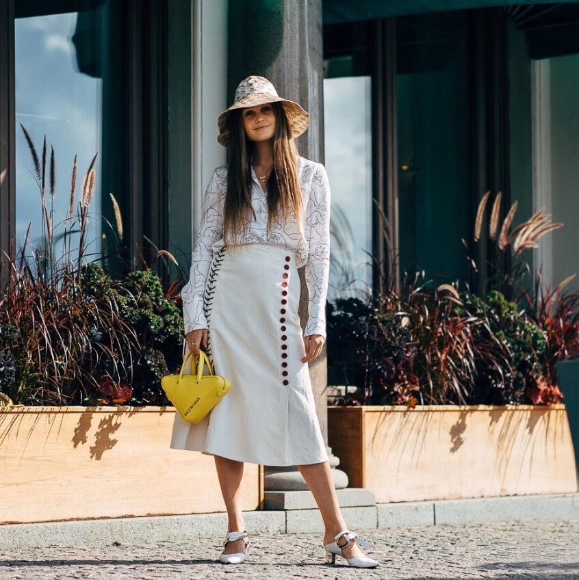 女人年过40岁多穿这3种颜色真减龄,40岁女人穿什么颜色显年轻洋气