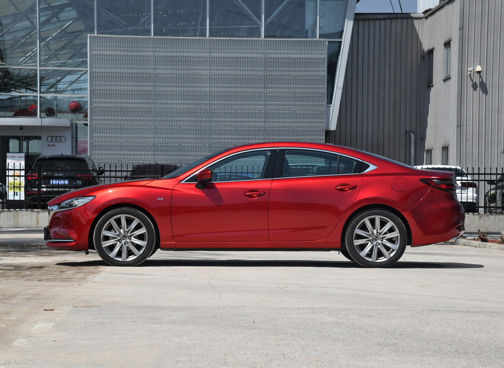 马自达阿特兹2.0l和2.5l怎么选择,天籁2.0l与阿特兹2.5l该怎么选