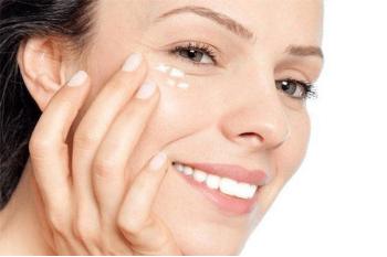 眼霜和精华是智商税吗,眼霜是智商税吗