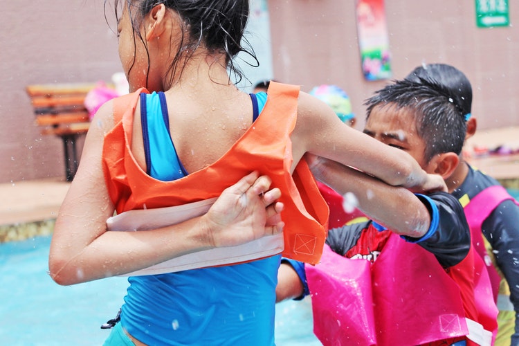 家庭条件一般，要不要带孩子去迪士尼玩？三种不同回答让人深思