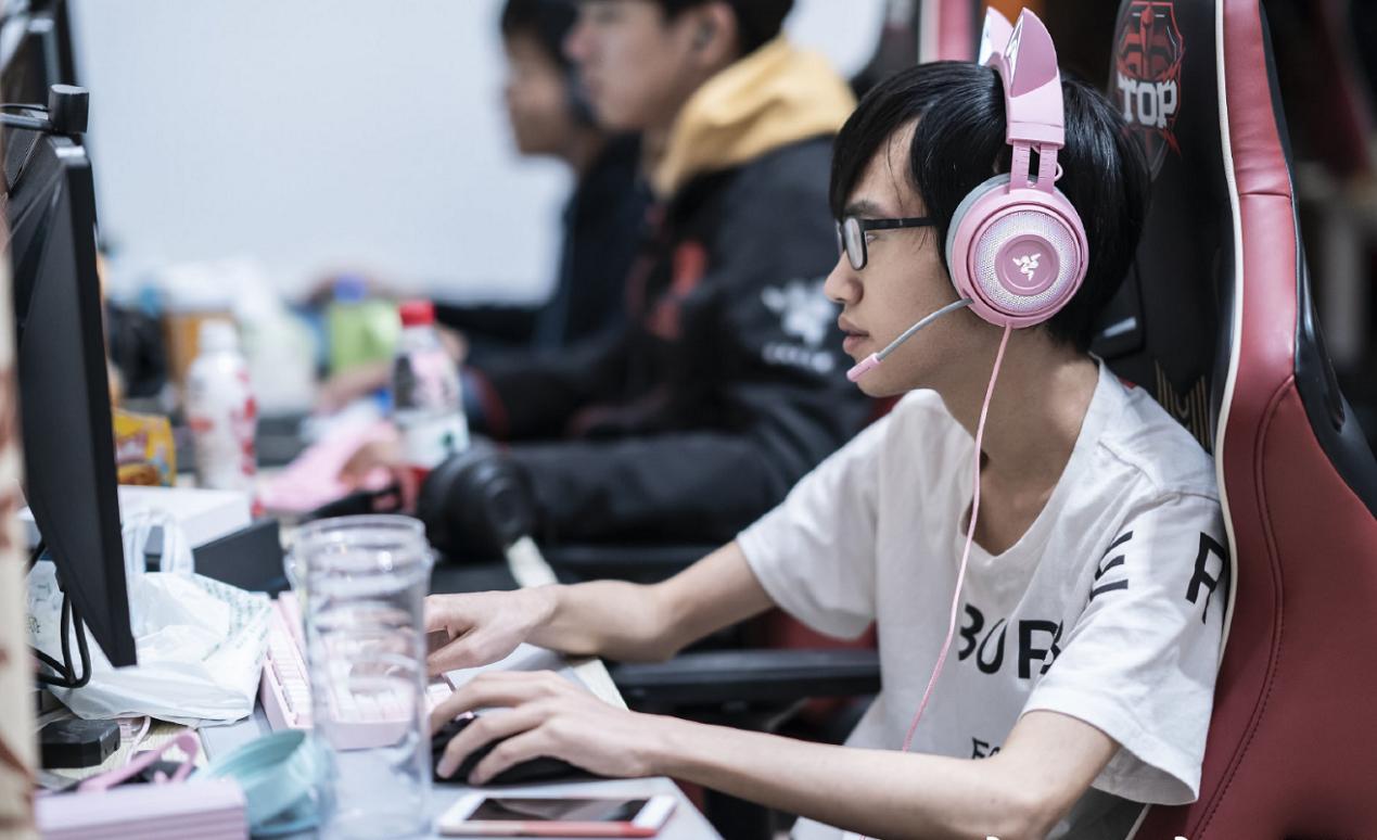 雷蛇三丽鸥猫耳耳机粉色,猫耳耳机雷蛇推荐