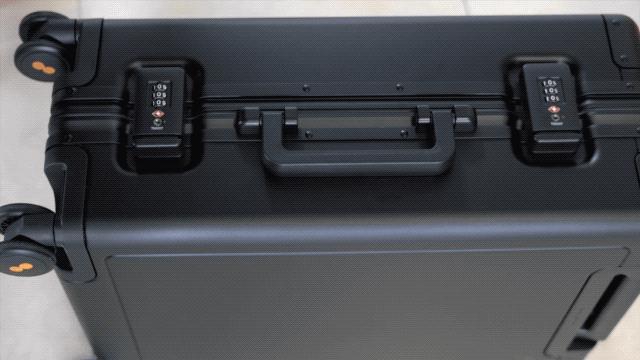 地平线8铝镁合金拉杆箱,地平线拉杆箱和elle拉杆箱哪个好