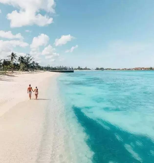 一个清洁工拍的照片一张卖6万，把美女娶回了家