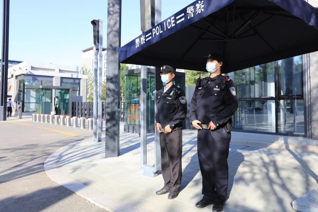 民警在岗位上祝福祖国繁荣昌盛,祝福祖国的守护者平安快乐