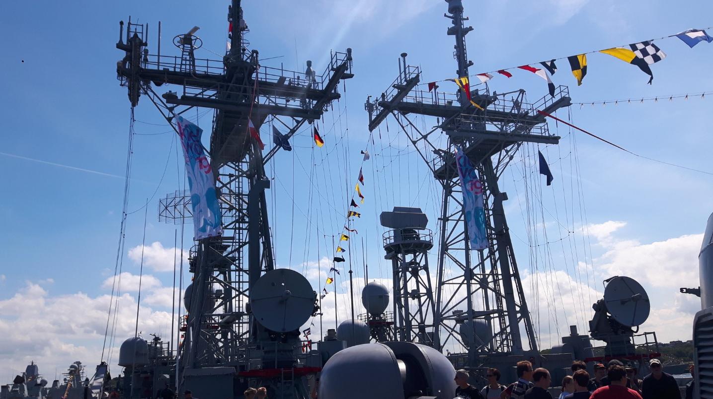 比美军自用的还好！最强“佩里”细节鉴赏，相控阵垂发要素齐全