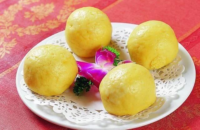 酸菜馅菜团子的家常做法玉米面,怎么才能把菜团子做的皮薄大馅