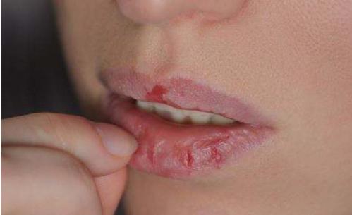 男明星天生“自带妆容”，白敬亭自带眼线，周震南全脸都让人羡慕