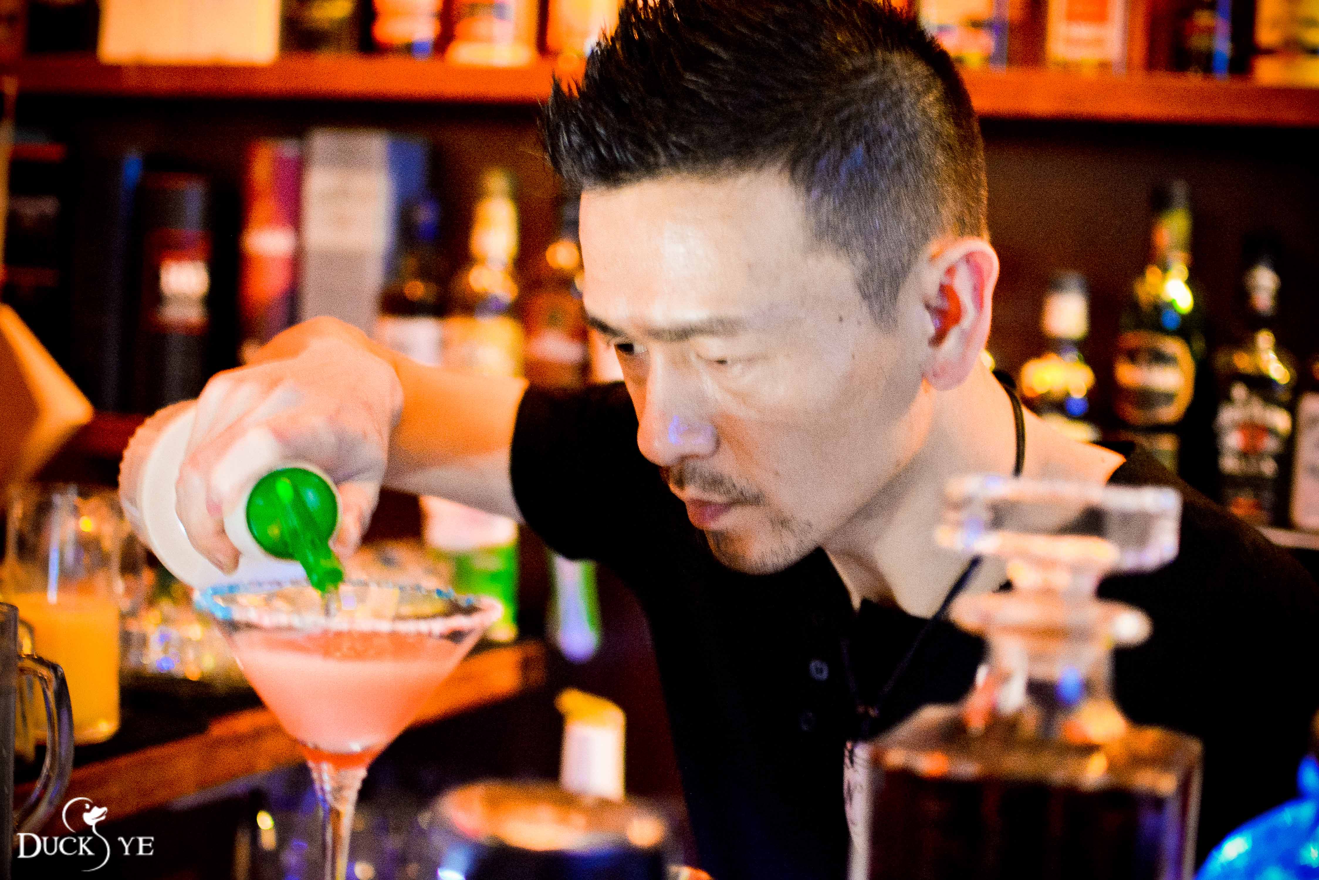 厦门调酒bar酒吧,厦门双子塔天空酒廊调酒师