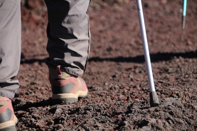 登山杖登山的时候的正确使用方法,登山杖怎么正确使用