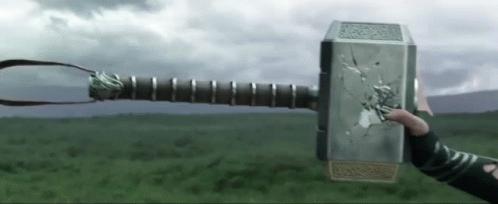 托尔使用雷神,托尔知道美队能拿起雷神之锤