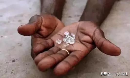 閽荤煶涔嬬編鍦ㄤ簬姘告亽,閽荤煶鍘熺煶琛ㄩ潰鐗瑰緛