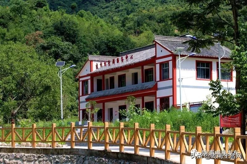 我叫成县，这是我2019年的自拍照