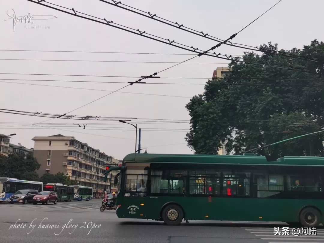 杭州还有带辫子的电车吗,杭州街上电线